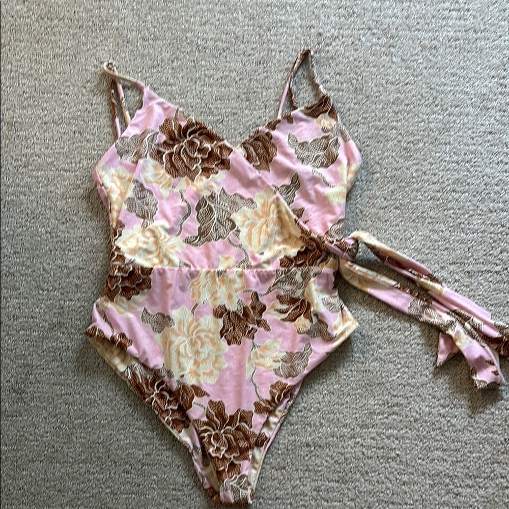 Amuse society one piece